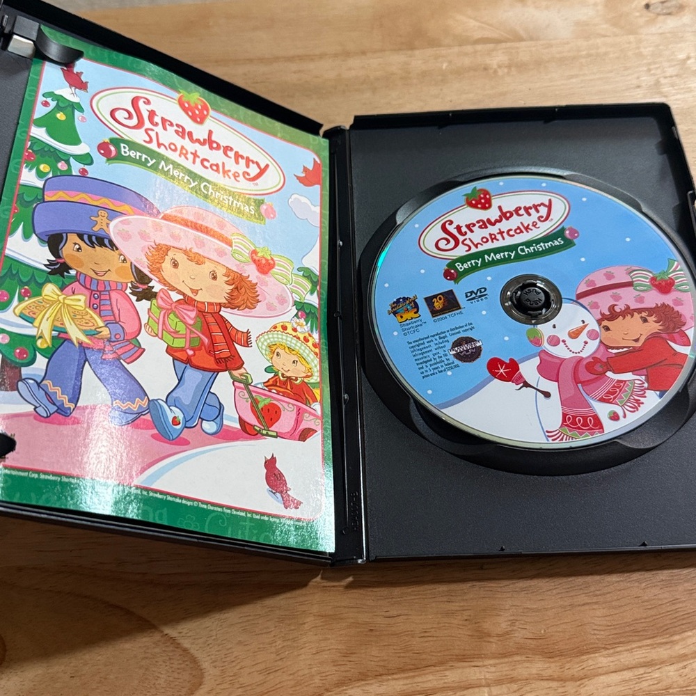 3 for $10 Strawberry Shortcake Berry Merry Christmas DVD - Picture 3 of 3